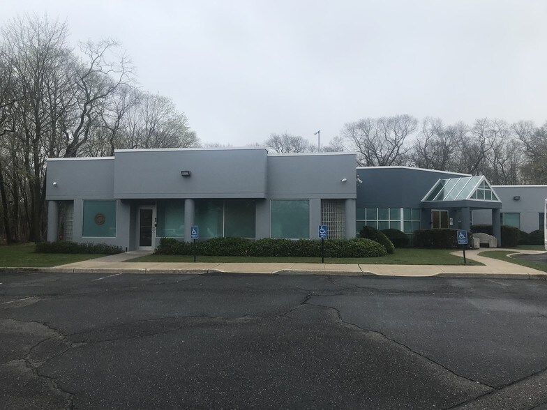 More Photos Of 1333 E Main St, Riverhead Medical For Lease