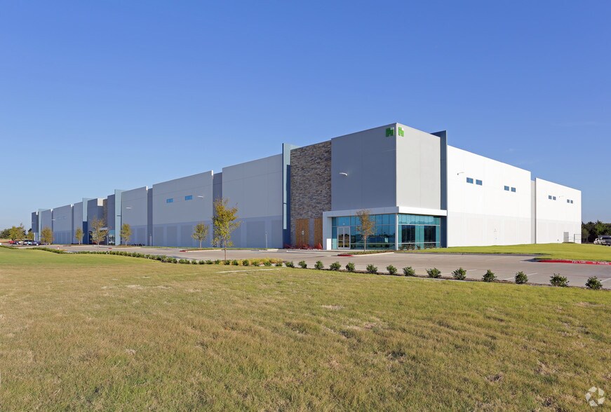 More Photos Of 3996 Scientific Dr, Arlington Distribution For Lease