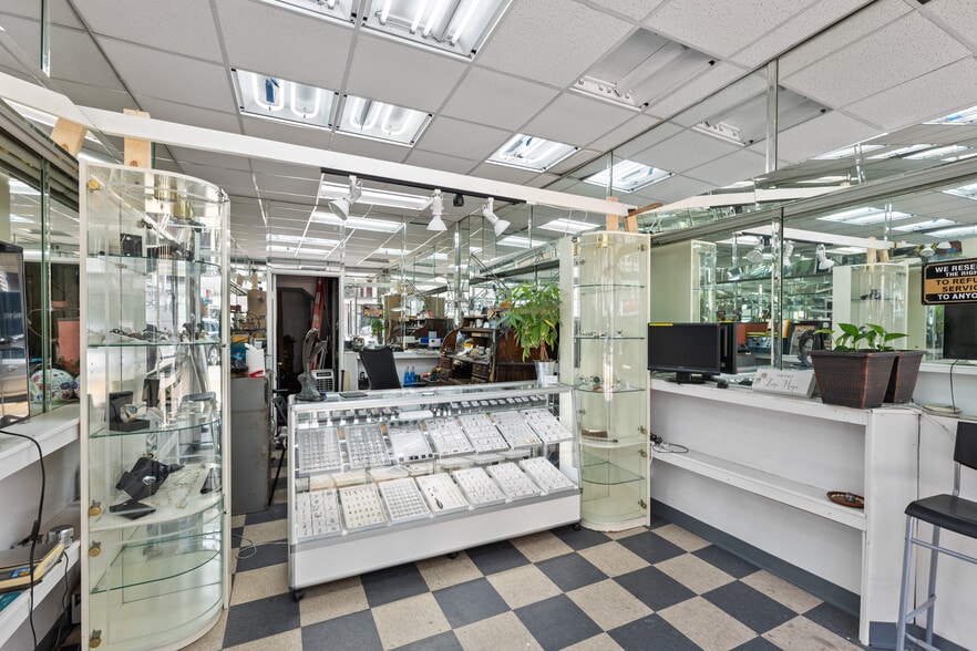 More Photos Of 551-553 S Broadway, Los Angeles Storefront Retail Office For Sale