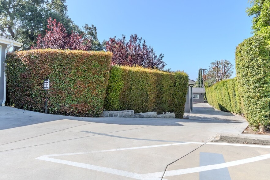 More Photos Of 2700 Prospect Ave, La Crescenta Apartments For Sale
