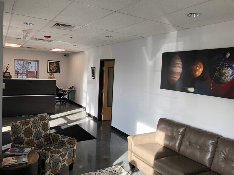 More Photos Of 1567 Vista View Dr, Longmont Showroom For Sale