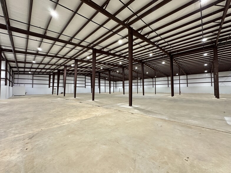 More Photos Of 200 NE 34th St, Oklahoma City Warehouse For Lease