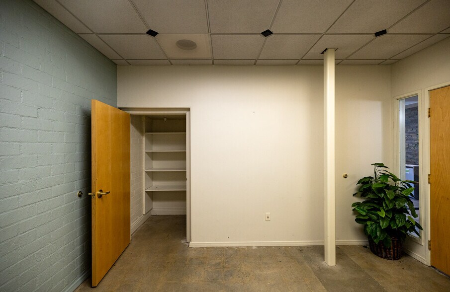 More Photos Of 241 Lombard St, Thousand Oaks Loft Creative Space For Lease