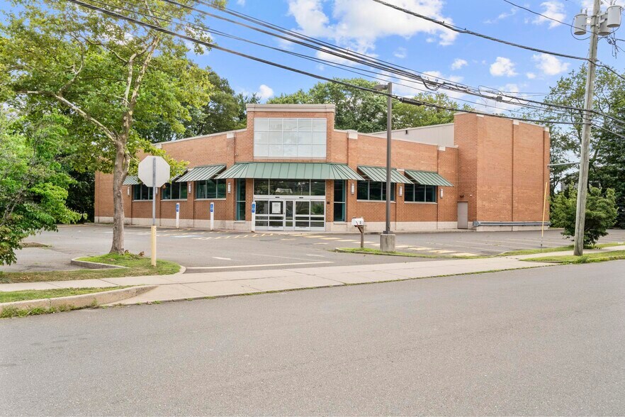 More Photos Of 1083 Boston Post Rd, Milford Drugstore For Lease