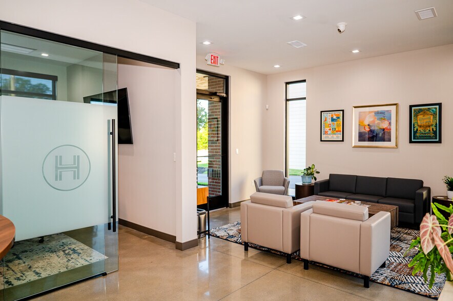 More Photos Of 810 Pendleton St, Greenville Office For Lease
