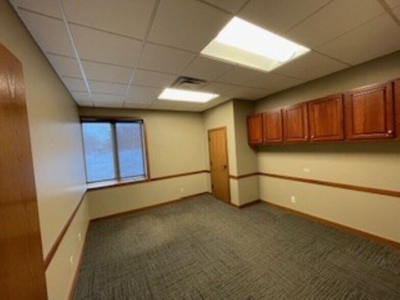 More Photos Of 121 W Lincoln Hwy, Dekalb Office For Sale