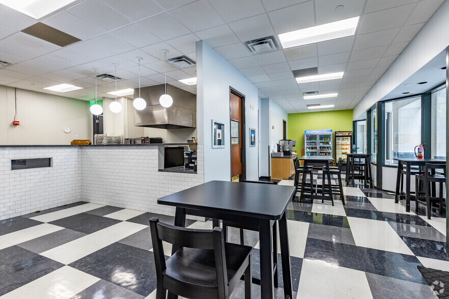 More Photos Of 390 N Orange Ave, Orlando Office For Lease
