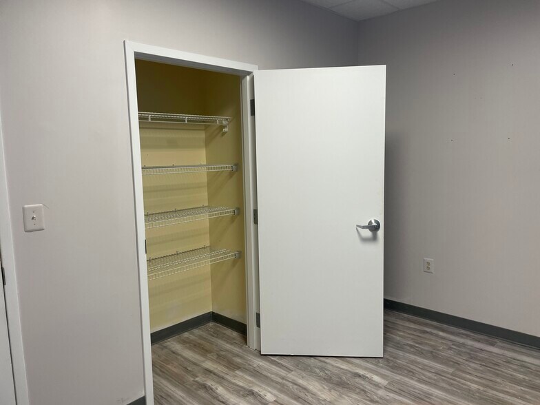 More Photos Of 325 Gambrills Rd, Gambrills Office For Sale