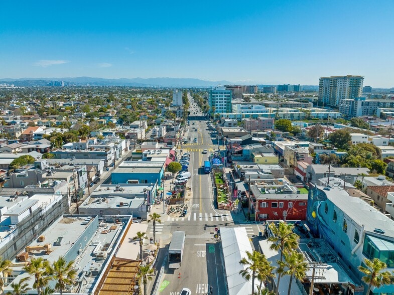 More Photos Of 26 Washington Blvd, Marina Del Rey General Retail For Lease