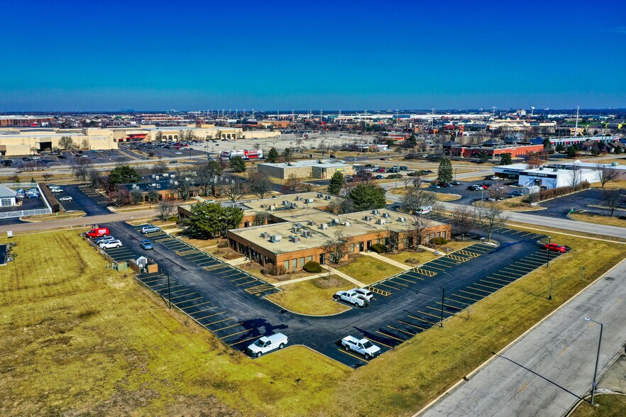 More Photos Of 4255 Westbrook Dr, Aurora Medical For Lease