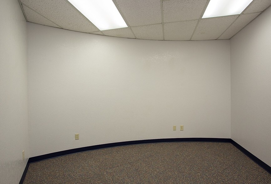 More Photos Of 3118 E McDowell Rd, Phoenix Office For Lease