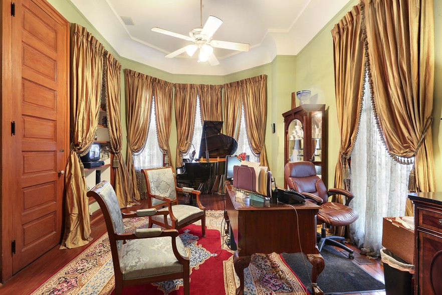 More Photos Of 120 S Pierce St, New Orleans Hotel For Sale