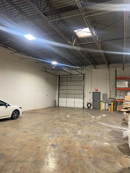 More Photos Of 396 W Fenton Ln, West Chicago Warehouse For Lease