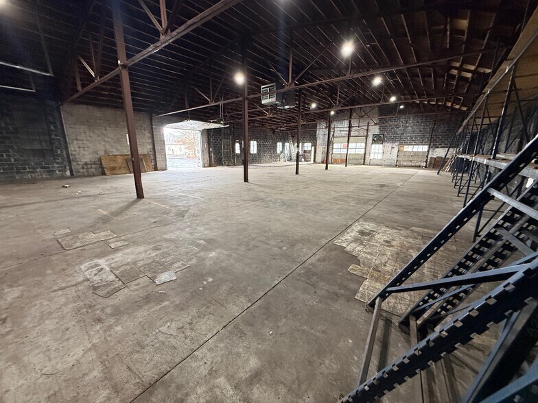 More Photos Of 10 Spencer Ct, East Hartford Warehouse For Lease