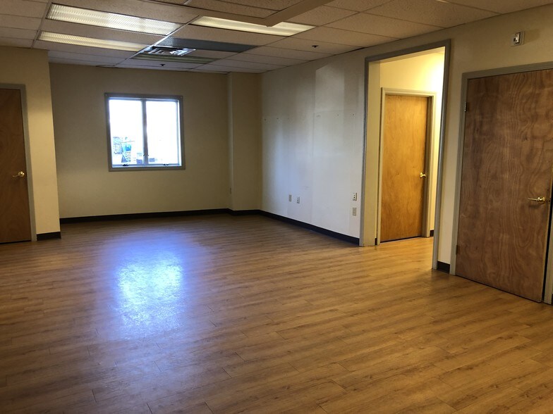 More Photos Of 148 Center St, Chicopee Office For Lease