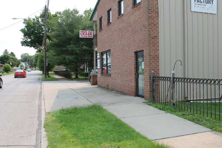 More Photos Of 3143 Main St, West Middlesex Storefront Retail Office For Lease
