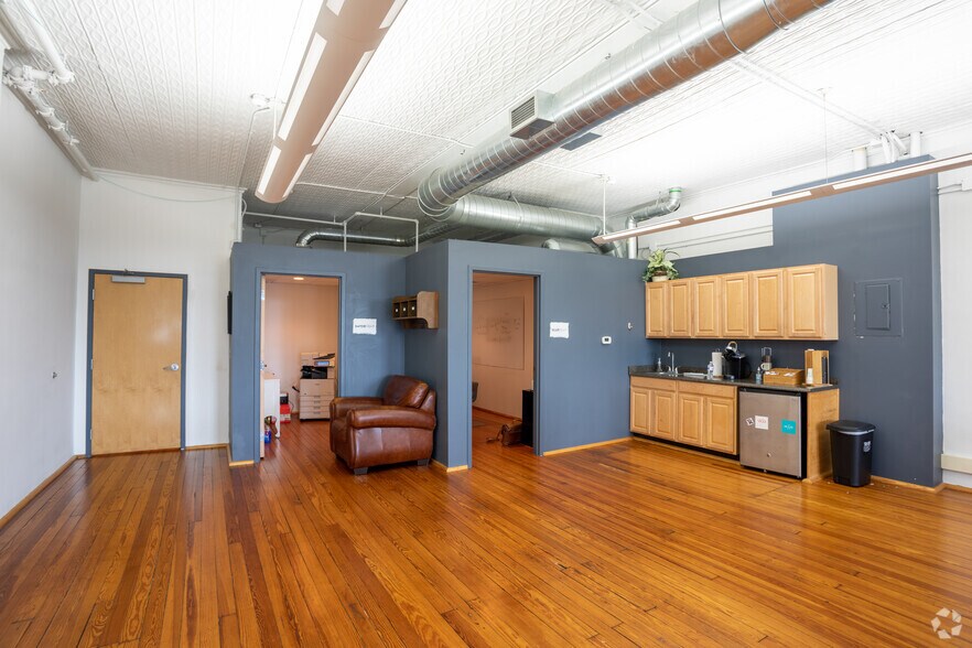More Photos Of 23 W Broad St, Richmond Office For Sale
