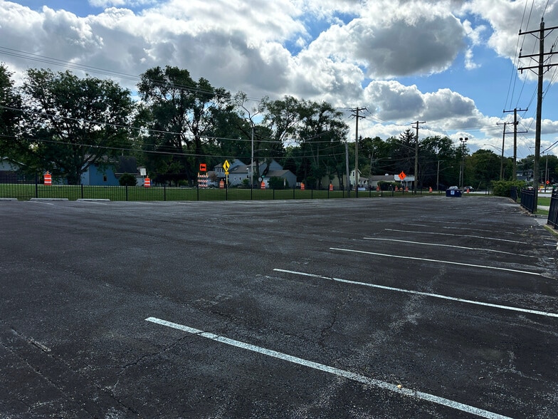 More Photos Of 423 N State St, Lockport Light Manufacturing For Sale
