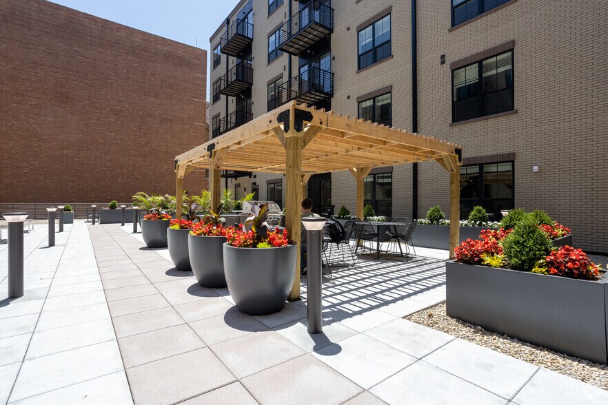 More Photos Of 140 E Monument Ave, Dayton Apartments For Lease