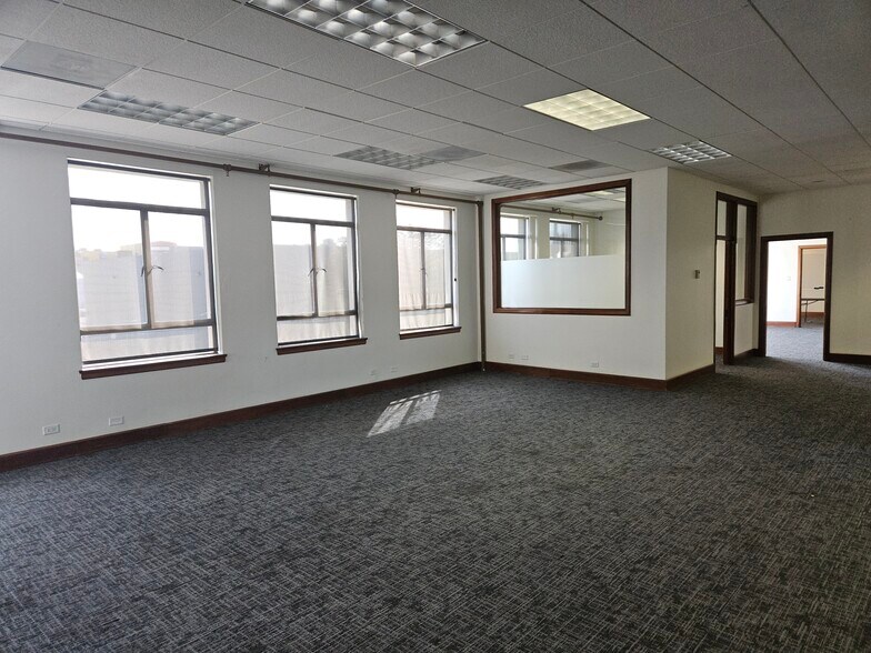 More Photos Of 2000-2040 Folsom St, San Francisco Flex For Sale