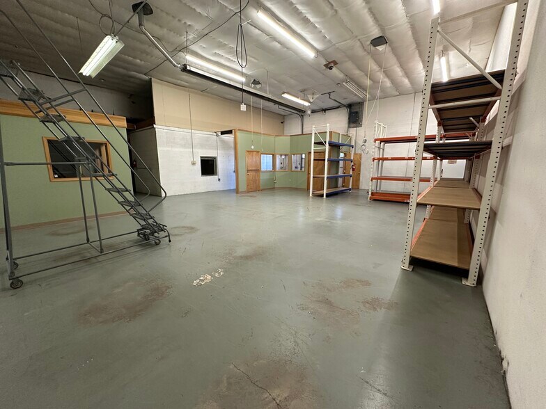 More Photos Of 1608 N Argyle St, Portland Warehouse For Sale