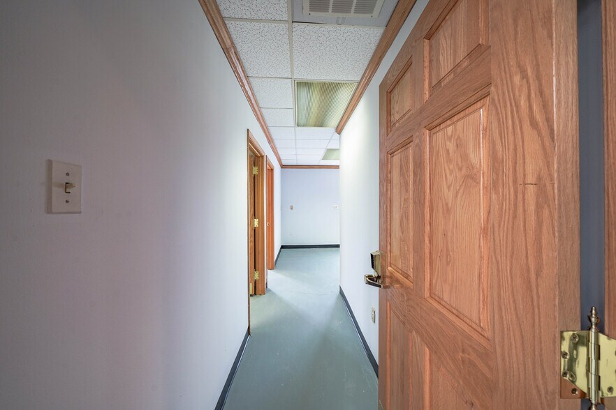 More Photos Of 8023 Malcolm Rd, Clinton Medical For Lease