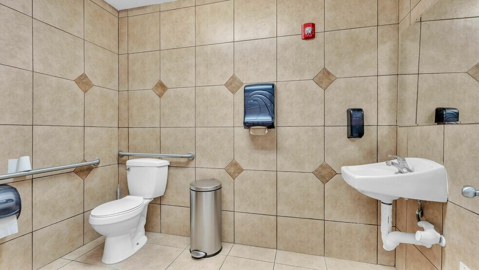 More Photos Of 415 E Main St, Bartow Office For Lease