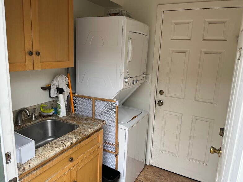 More Photos Of 5237 Lexington Ave, Los Angeles Apartments For Sale