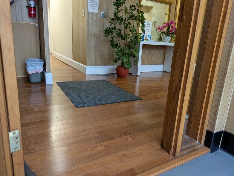 More Photos Of 848 W 36th St, Baltimore Medical For Lease