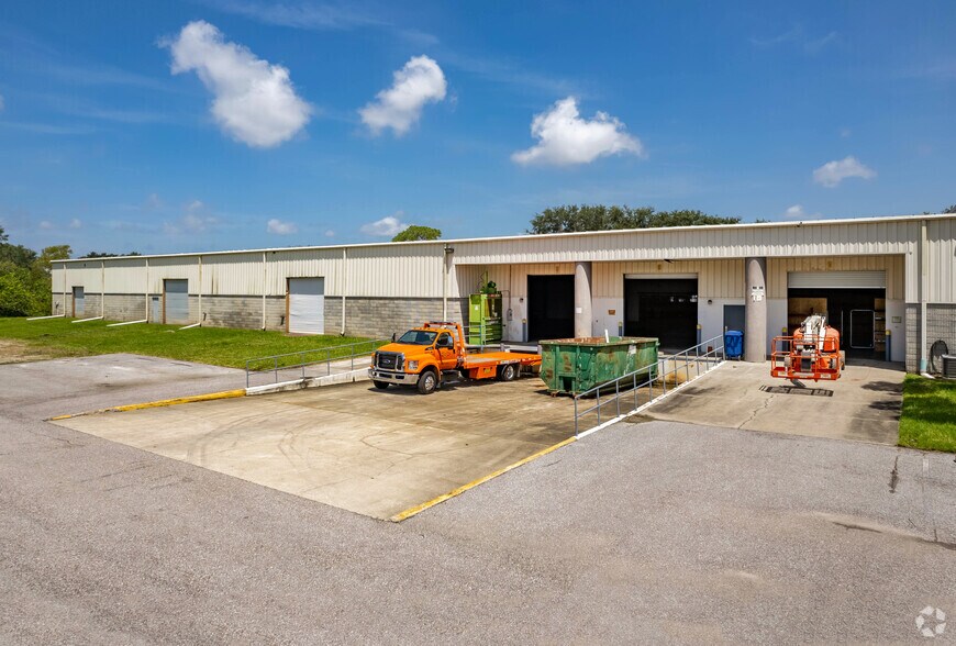 More Photos Of 4514 19th Street Ct E, Bradenton Manufacturing For Lease