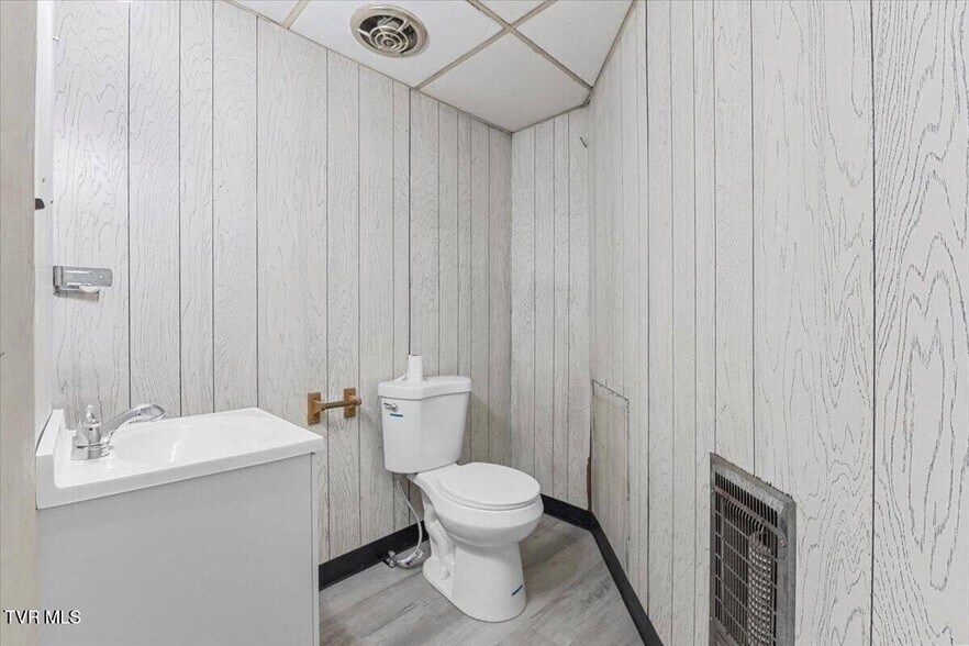 More Photos Of 1032 E Center St, Kingsport Freestanding For Sale