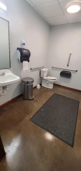 More Photos Of 60 Walnut Grove Ave, Cranston Showroom For Lease