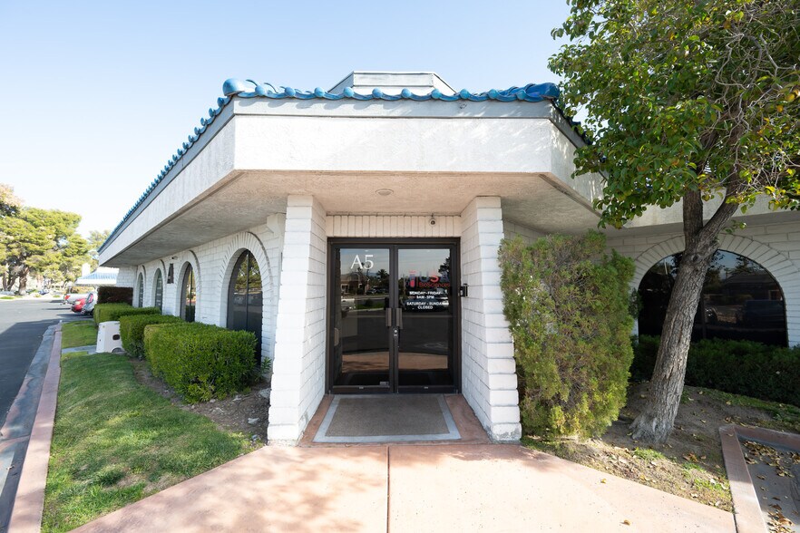 More Photos Of 601 S Rancho Dr, Las Vegas Medical For Sale