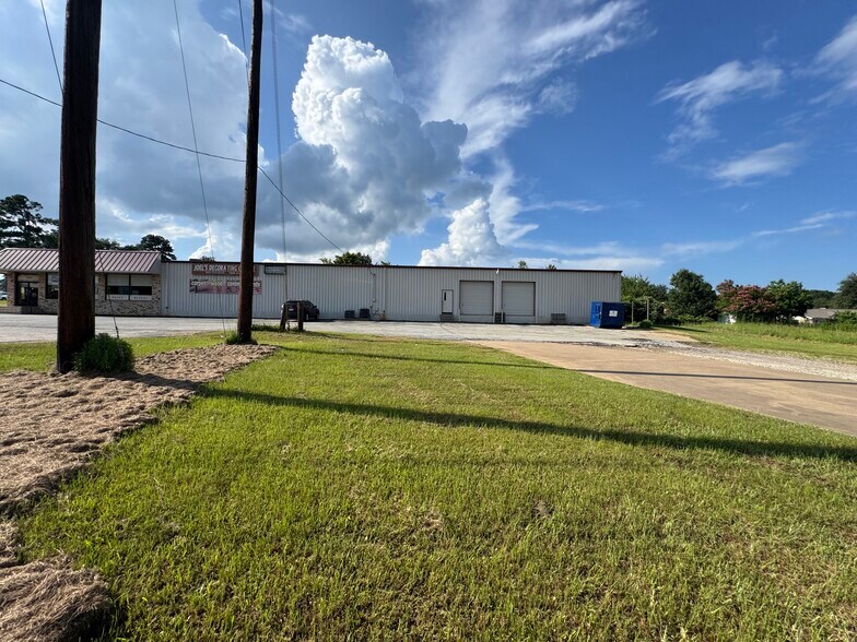 More Photos Of 1900 Crockett Rd, Palestine Storefront For Sale