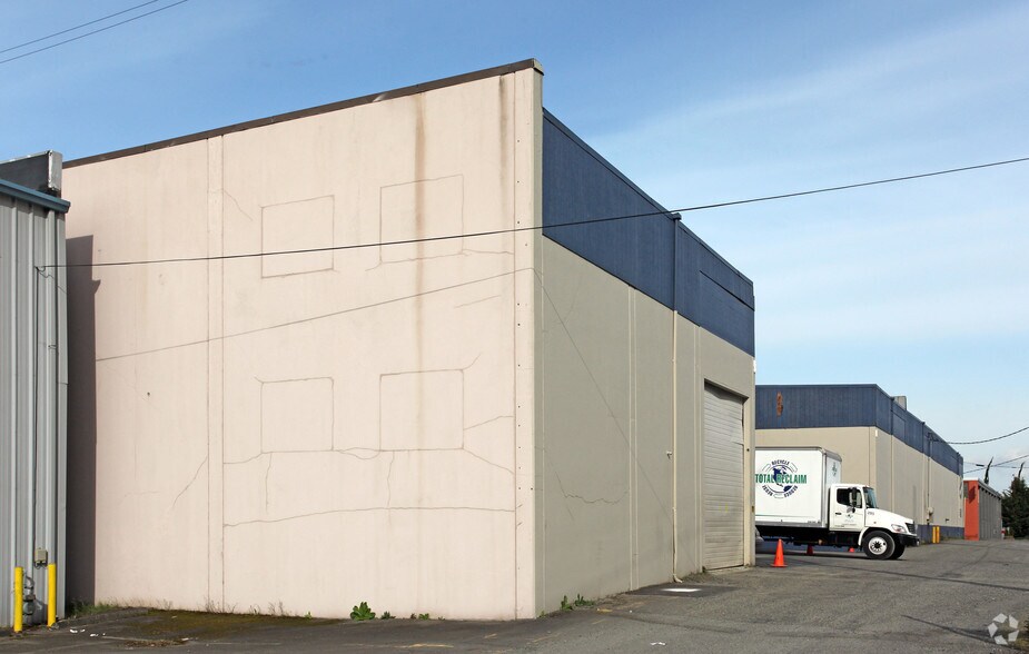More Photos Of 1915 S Corgiat Dr, Seattle Warehouse For Sale