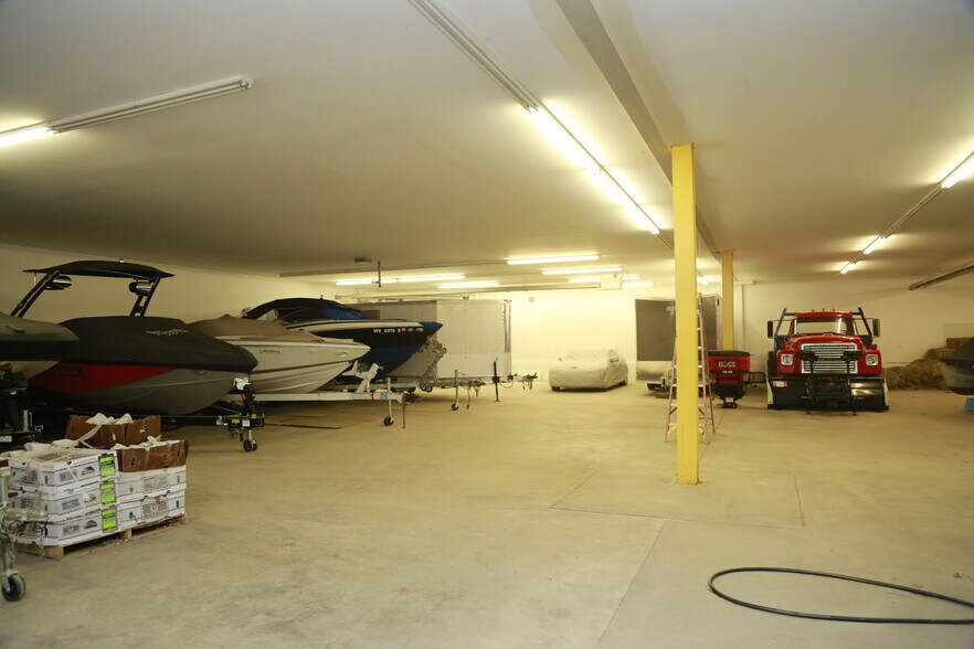 More Photos Of 925 Canyon Rd, Morgantown Distribution For Lease