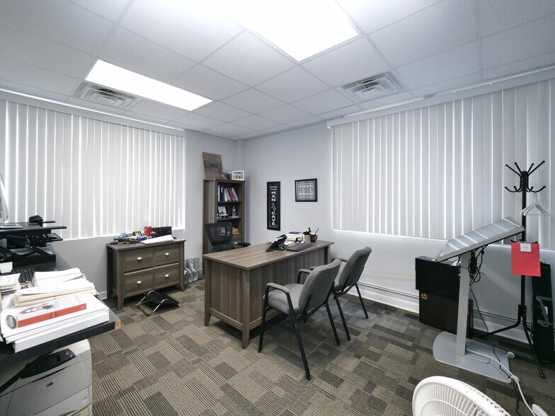 More Photos Of 7300 N Cicero Ave, Lincolnwood Loft Creative Space For Sale