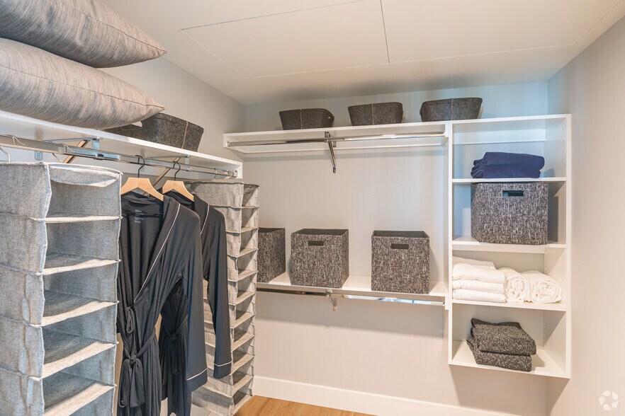 More Photos Of 702 Broadway, San Diego Apartments For Lease