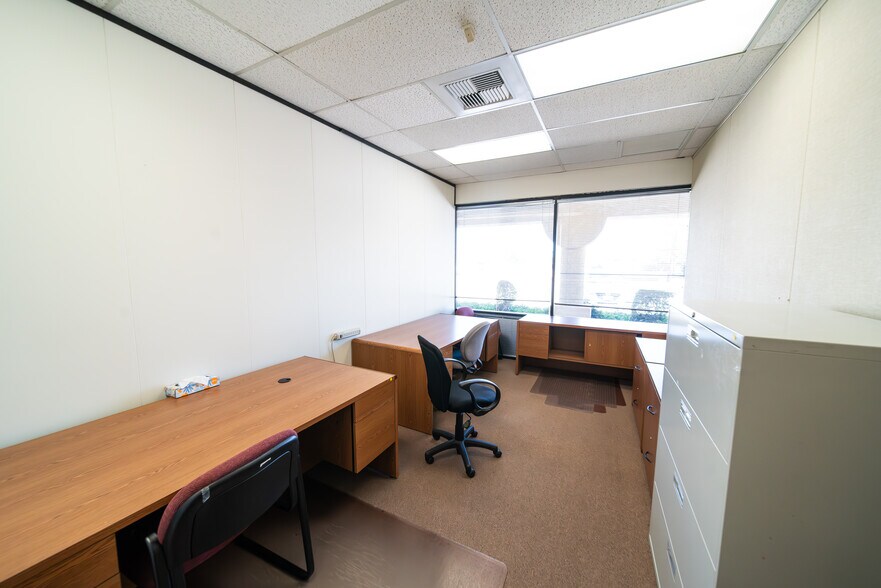 More Photos Of 1550 N Norma St, Ridgecrest Office For Lease