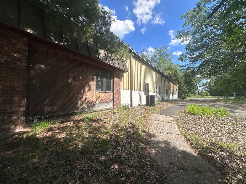 More Photos Of 2883 Aero Park Dr, Traverse City Warehouse For Sale