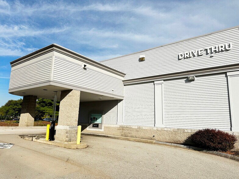 More Photos Of 270 Mammoth Rd, Manchester Drugstore For Lease