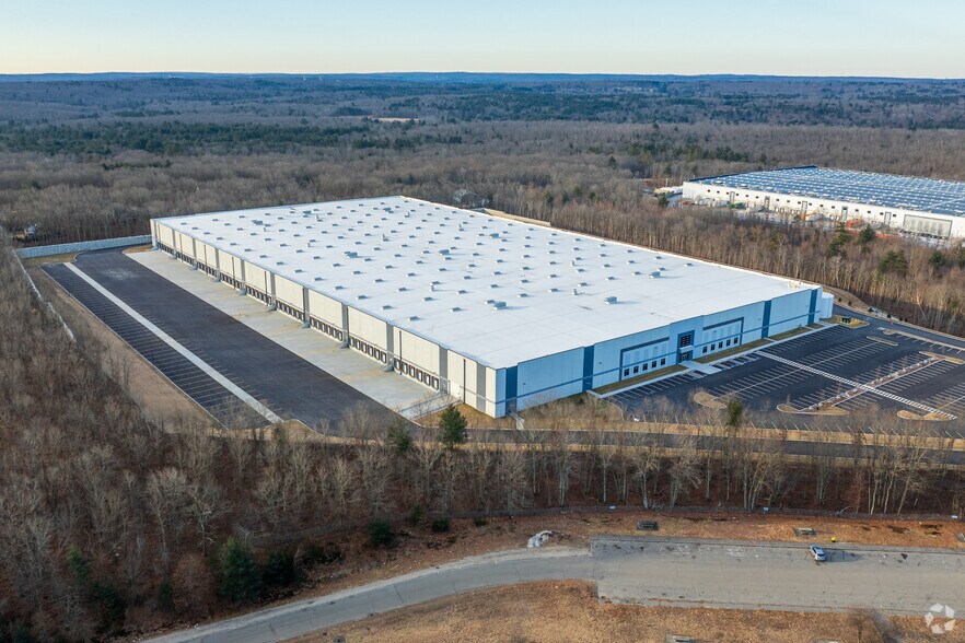 More Photos Of 139 Campanelli Dr, Uxbridge Distribution For Lease