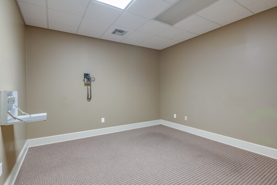 More Photos Of 4770 Woodmere Blvd, Montgomery Office For Sale