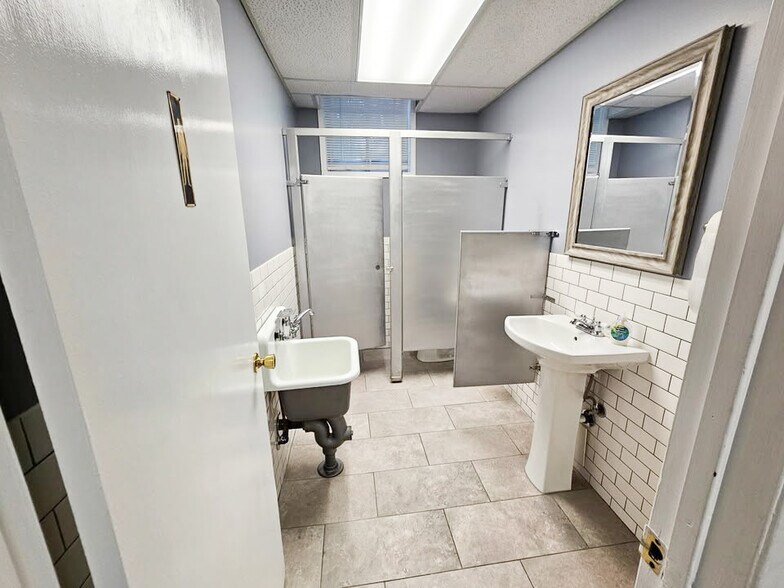 More Photos Of 103 Fort Salonga Rd, Northport Office For Sale