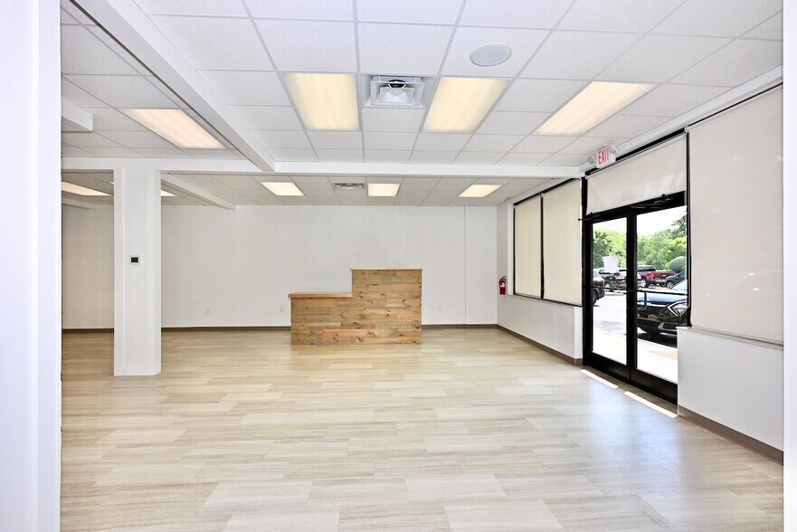 More Photos Of 418-428 Marlyn Ln, Alcoa Storefront Retail Office For Lease