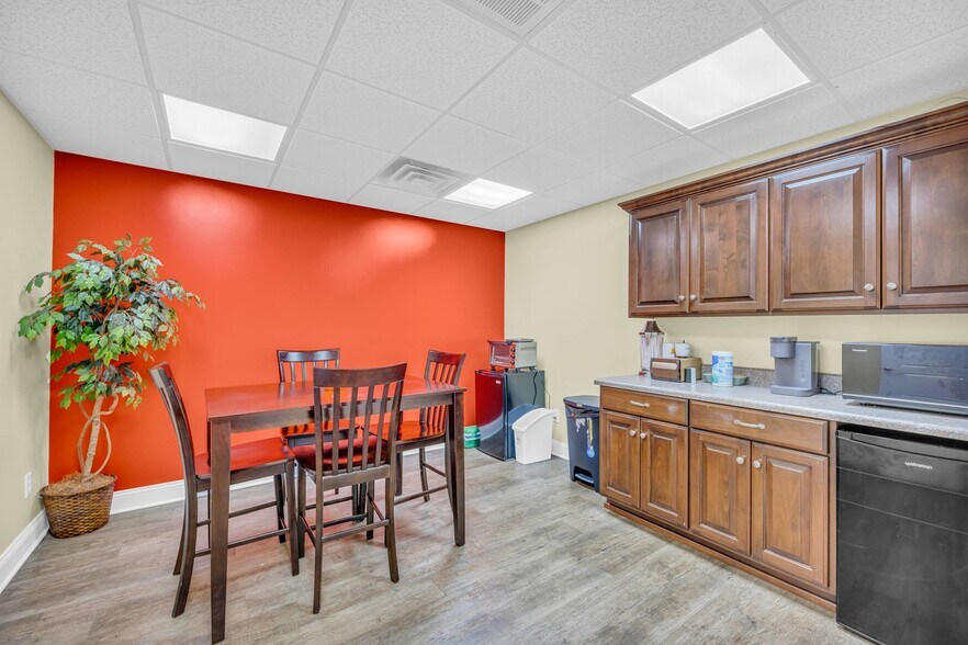 More Photos Of 24 Hartwell St, Royston Office For Sale