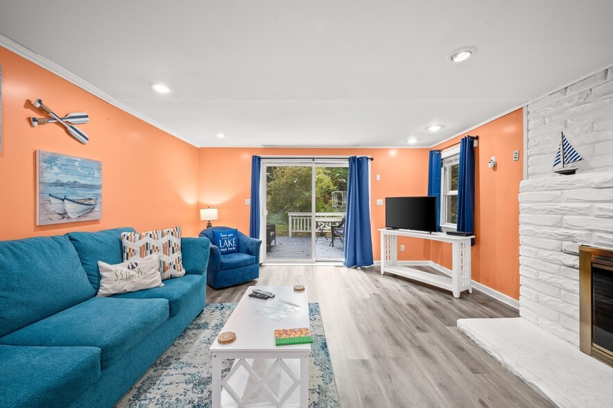 More Photos Of 231 E Buffalo St, New Buffalo Hotel For Sale