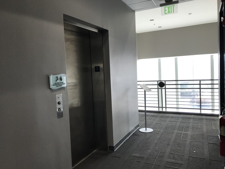 More Photos Of 9 Crystal Lake Rd, Lake In The Hills Office For Lease