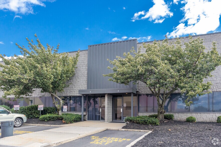 More Photos Of 600 Corporate Ct, South Plainfield Light Distribution For Lease