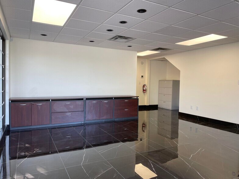 More Photos Of 4611 No. 6 Rd, Richmond Light Manufacturing For Sale